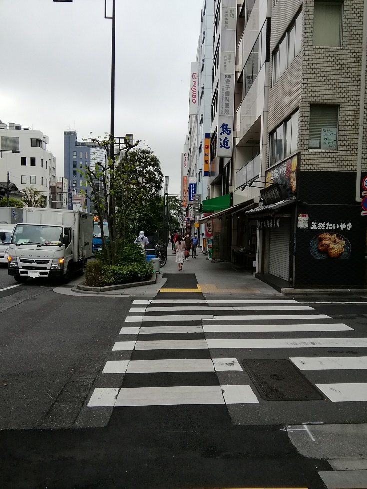 人形町街“鸟近”前的“新参者”和人形町10年考察7
　　～外景地街道的风景前篇～ 