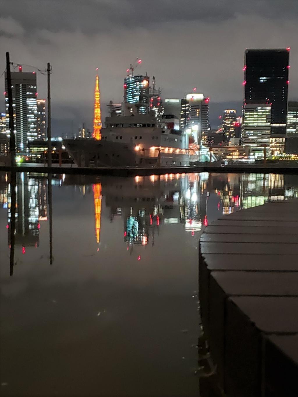  傍晚开始的晴海码头客船终点站的夜景非常美丽。
