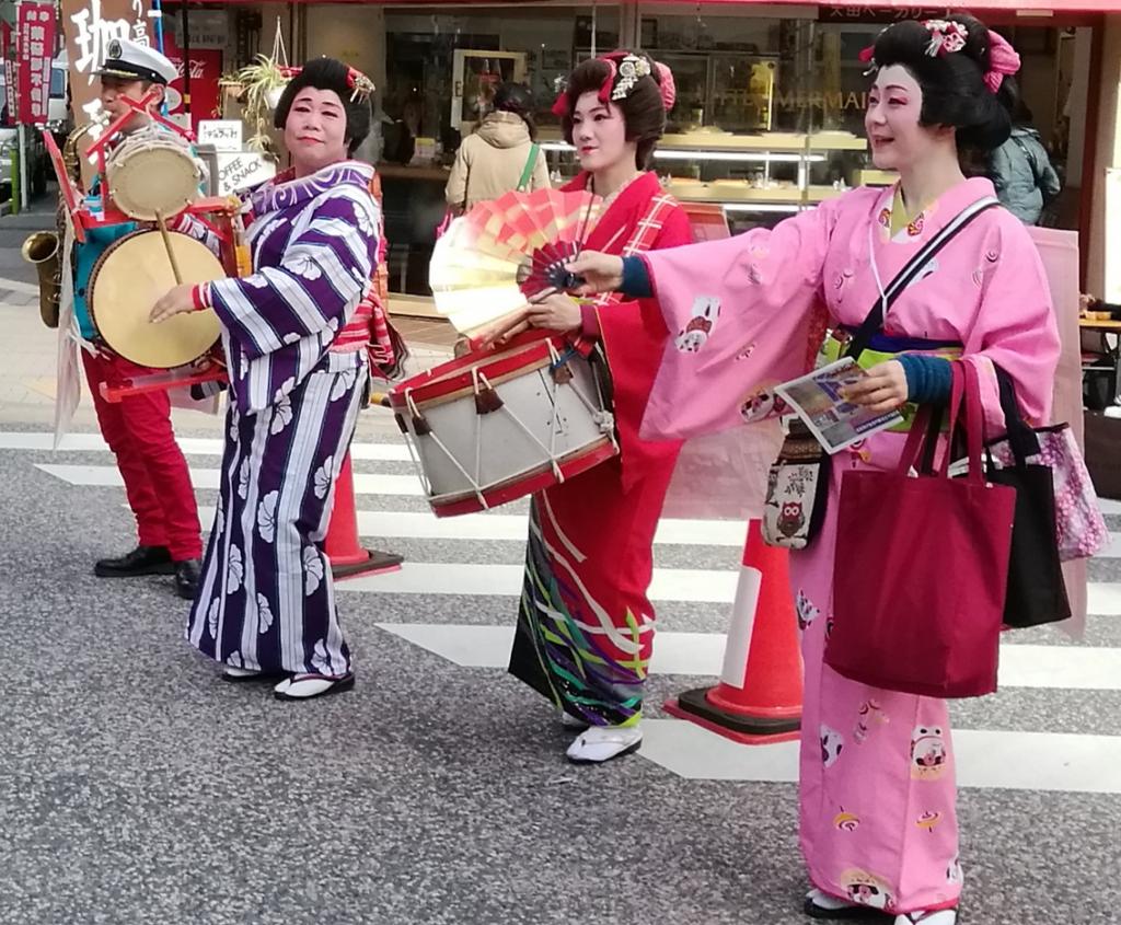 大出库市(今年中止)忠臣藏异闻,今昔,还有“岁之市”“大出库市”中止的通知
　～や元堀岁的市保存会～
　～东日本桥和元堀商店会～