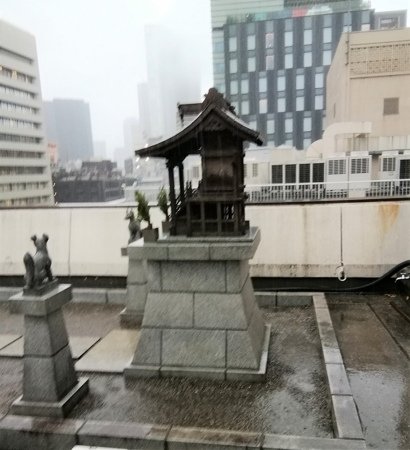  白鹤酒造东京分公司屋顶的神社初午祭
　～白鹤酒造～