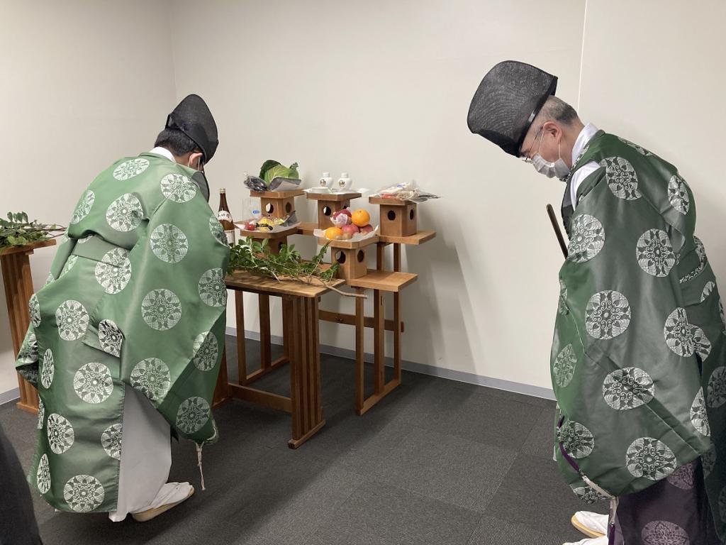  白鹤酒造东京分公司屋顶的神社初午祭
　～白鹤酒造～