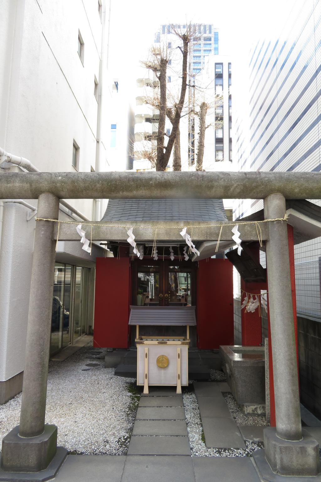 从兜町附近的大原稻荷神社弹正桥沿着枫川遗迹走的枫川,是“红叶”