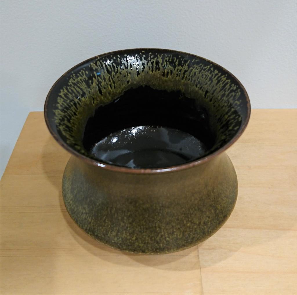 苔玄釉器
１０２×１０２×８３ｍｍ
13,200日元KARIN-花井健太作陶展
　　～日本桥木屋总店izutuki～