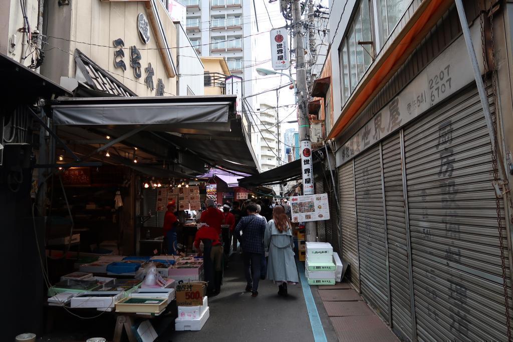 热闹的筑地场外市场
 中央区胡同里探险系列【筑地场外市场篇】