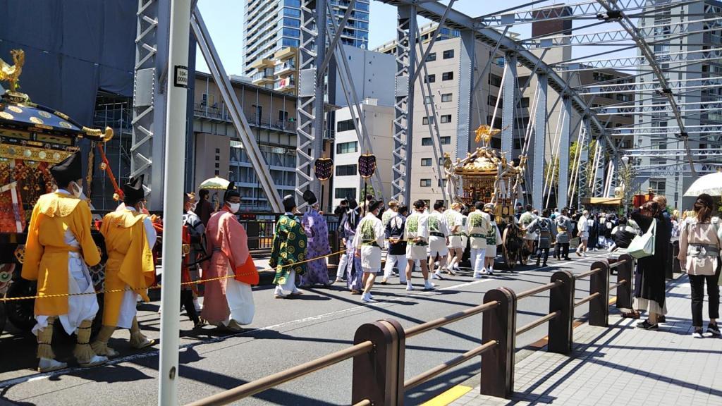 在日冕灾祸中,疫病退散神幸祭铁炮洲稻荷神社定期大祭祀的4天
