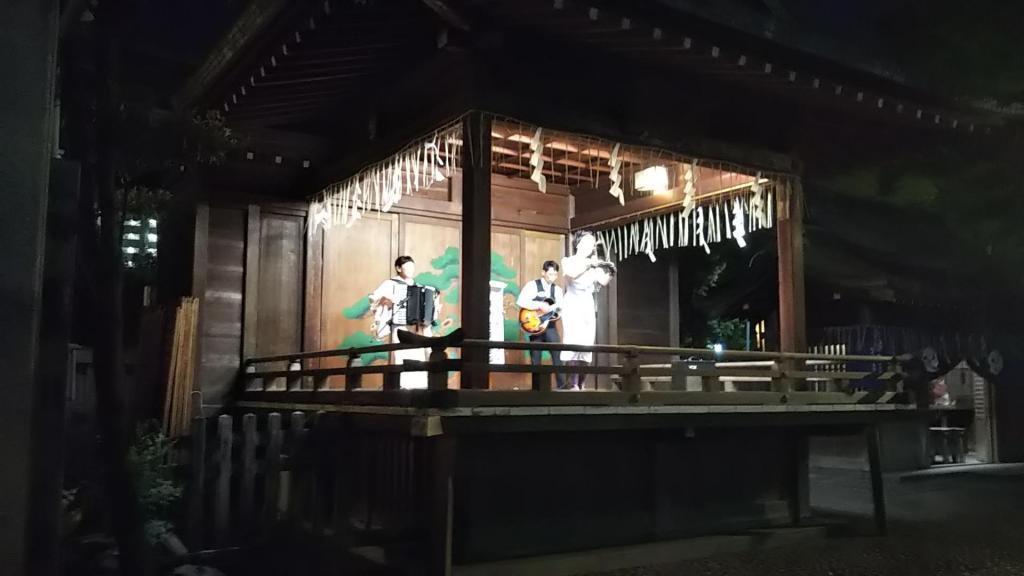 晚上在演艺铁炮洲稻荷神社定期大祭祀的4天
