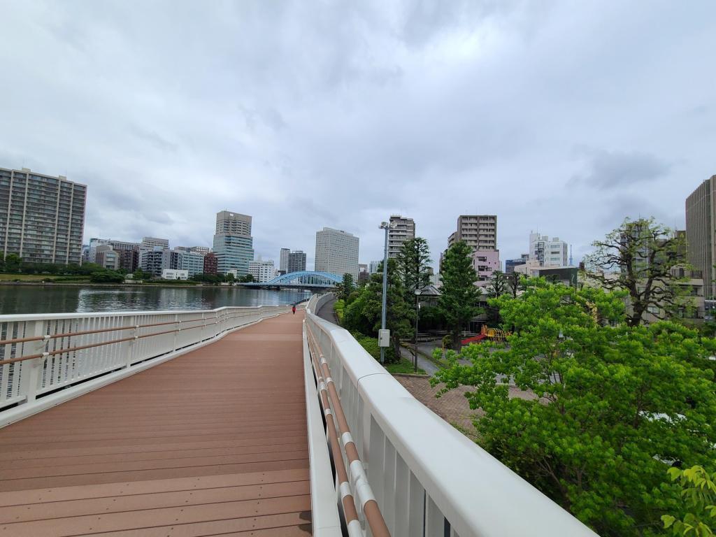 隅田川阳台联络桥(前面下行)隅田川阳台通过联络桥连接起来了!(大岛川水门附近)