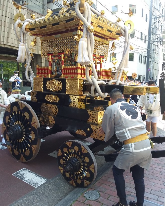  步枪洲神社御用材奉曳式