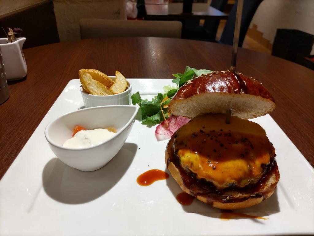  小舟町LUXE BURGERS