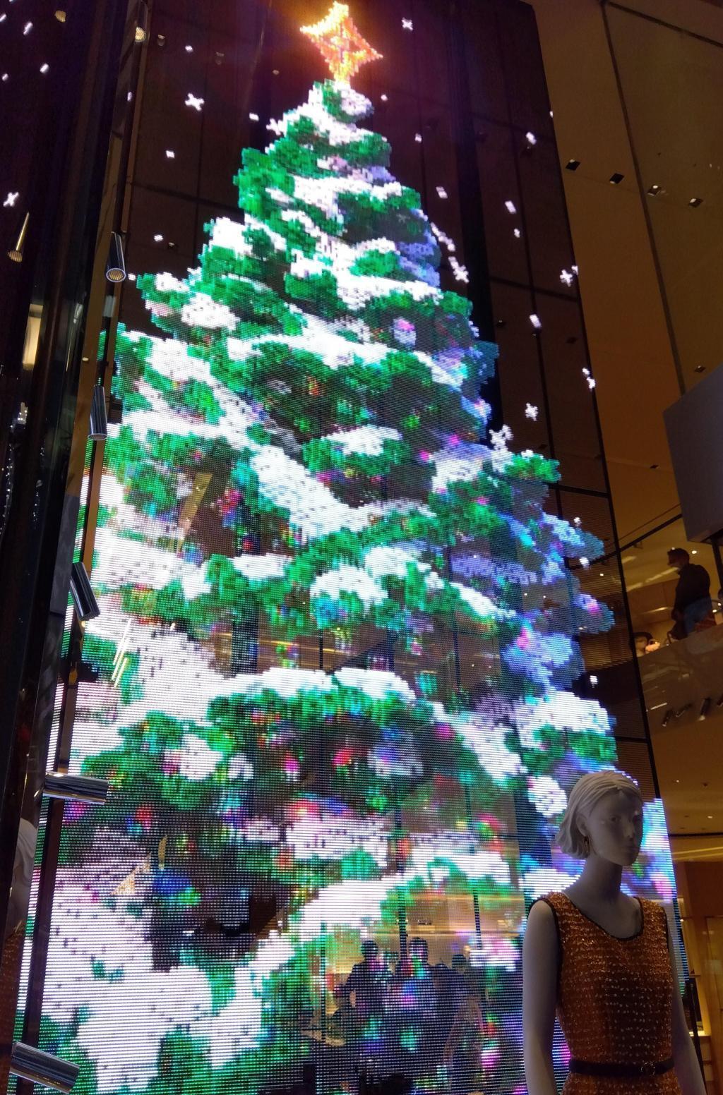 LOUIS VUITTON’s Christmas tree银座圣诞节2022
