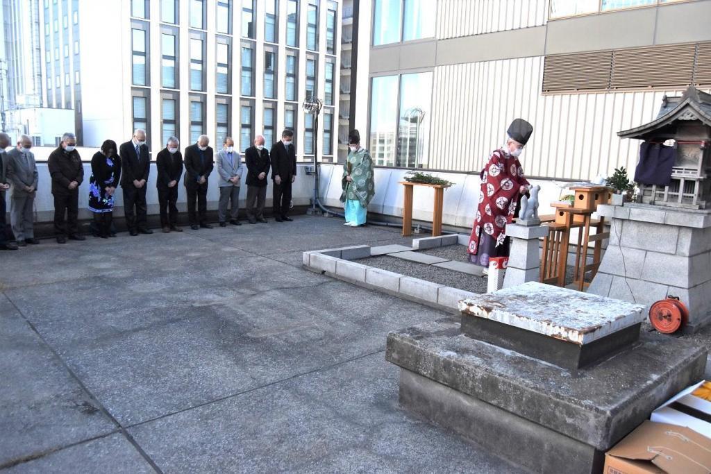  白鹤酒造株式会社屋顶的神社
　　2023年初午祭
　　～白鹤酒造～