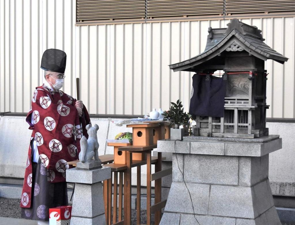  白鹤酒造株式会社屋顶的神社
　　2023年初午祭
　　～白鹤酒造～