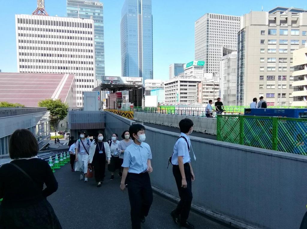 入场口“银座SkyWalk”,去了!
　　(前篇)
　　～银座SkyWalk～