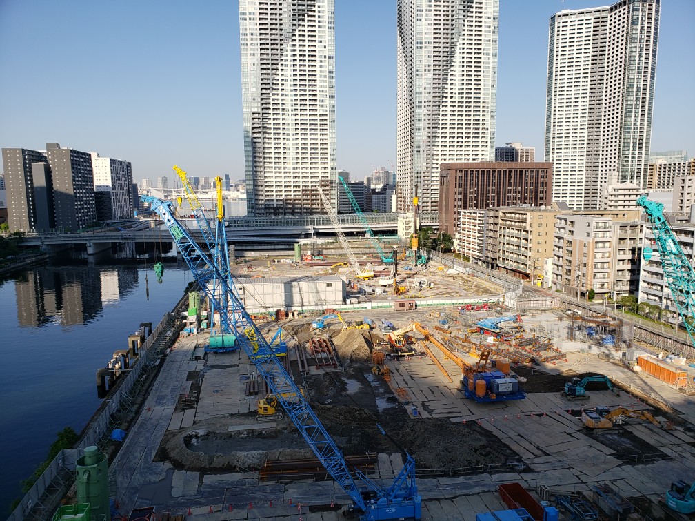  开始的“胜时东地区第一种市区再开发事业”现在的建筑现场。　