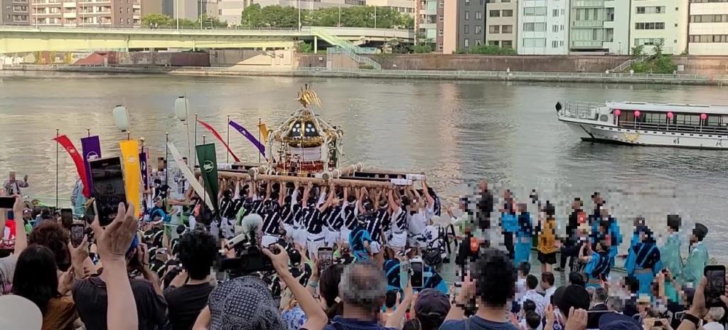  住吉神社定期祭祀吓了一跳!
“神轿的船渡御”和“祭旗帜”