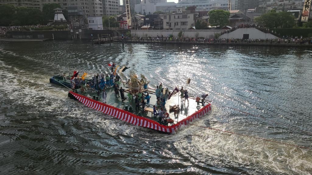  住吉神社定期祭祀吓了一跳!
“神轿的船渡御”和“祭旗帜”