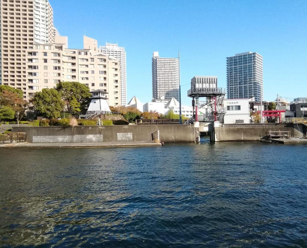 佃岛
(出航后10:22通过)沃特滋竹芝　→　浅草二天门几乎都是在中央区游船
　以隅田川9桥为中心进行介绍(4-2)
　　～东京水边线浅草・台场游轮～