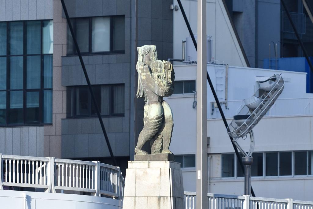  A statue by Ossip Zadkine: 'Le Messager'