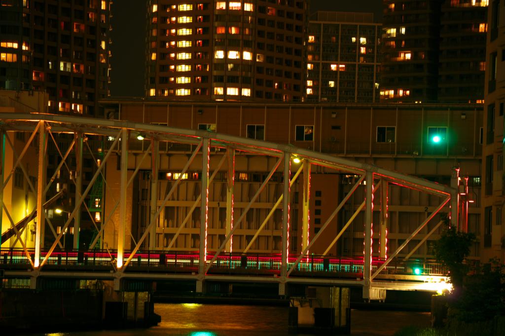  高桥南高桥水边的夜景