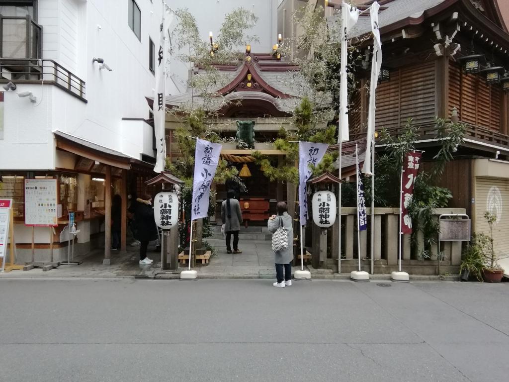 ①　小网神社
(小女孩)
【开头的图片也是小网神社。】 日本桥七福神巡游,实际上是人形町绕一周～日本桥七福神巡游～