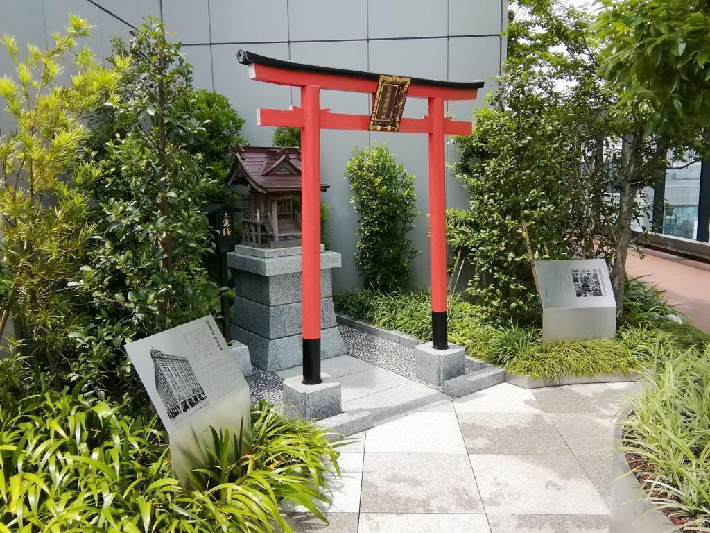 ⑩　护稻荷神社
(好厉害)
银座6-10-1 GINZA SIX屋上春・・・银座八丁神社巡礼
　后篇