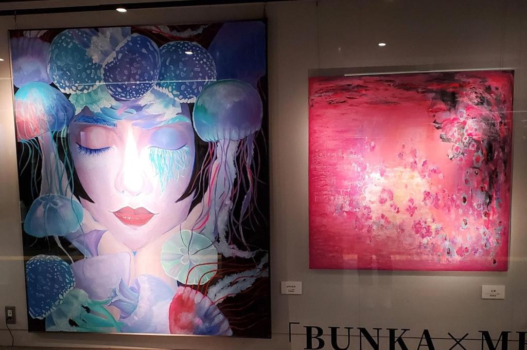 左:　鲽鱼干河野知纱
右:　心体渡部椋森BUNKA×METRO展第1期
　　～地铁银座画廊～