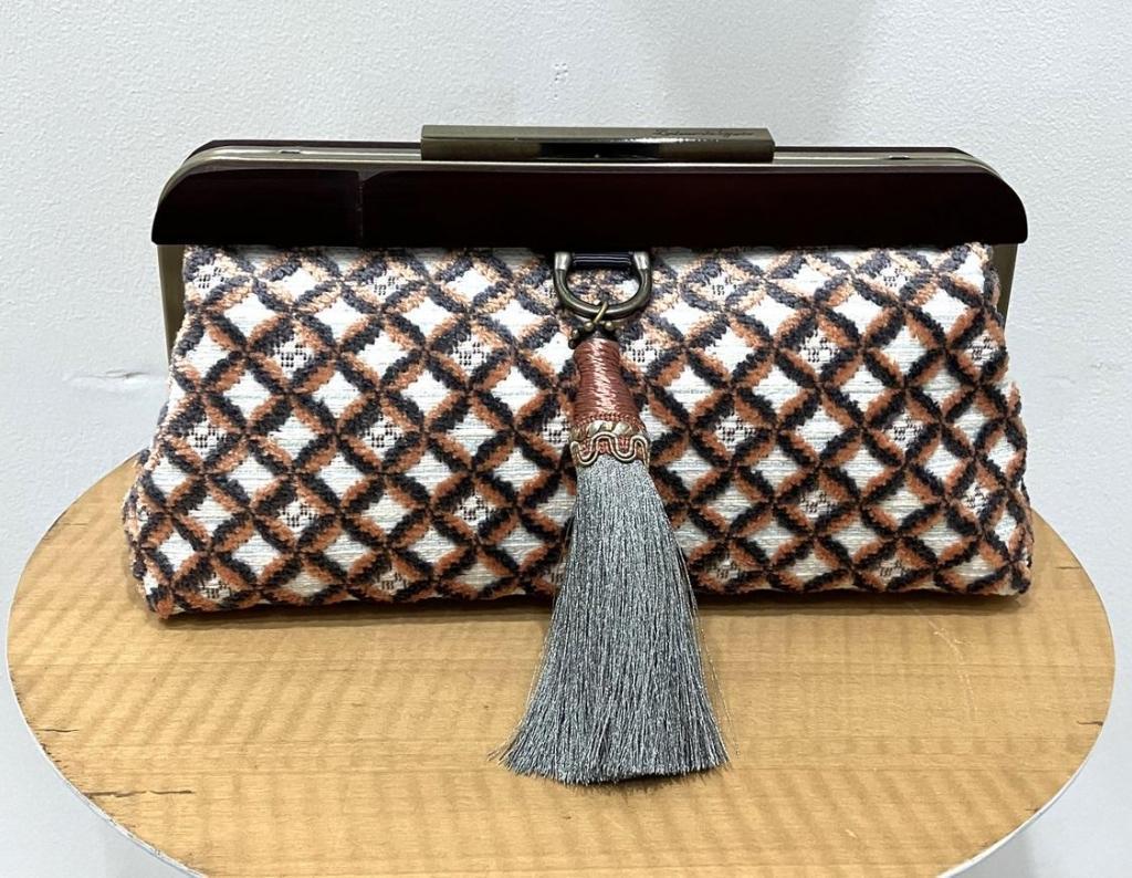 men's pochette
72600日元辻本理惠作品展——春香L'odeur de kyoto展
　　～日本桥木屋总店izutuki～