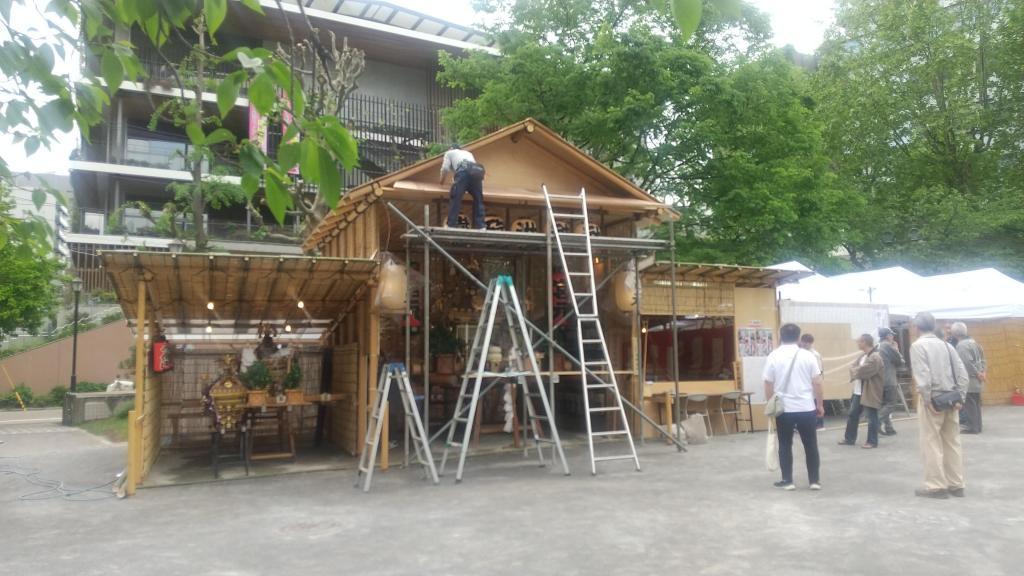 在当地进行的本祭准备铁炮洲稻荷神社御镇座1184年定期大祭祀时隔6年的本祭5月2日晚～5日