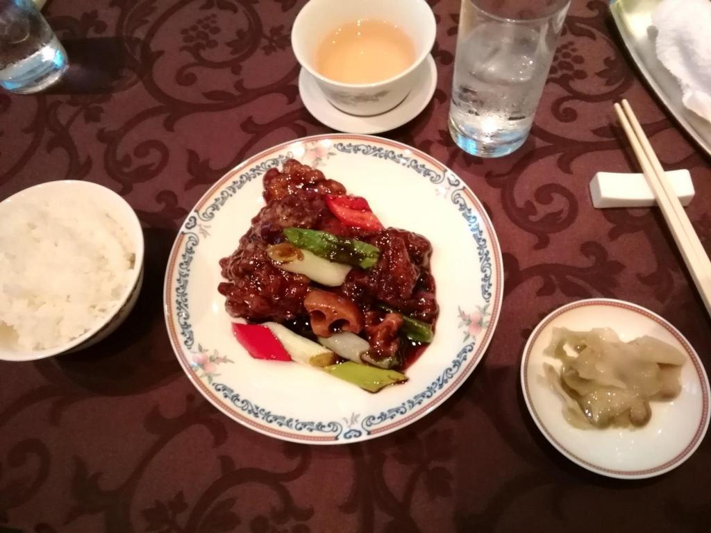  大仓饭店传统的中国菜
　正宗广东料理在日本桥
　吃到了那个午餐。
　　～桃花林日本桥室町宾馆～