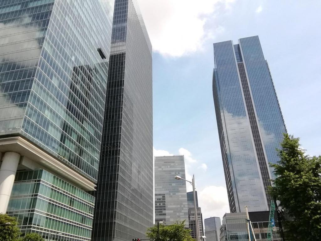  Looking up at high-rise building
　-仰望高层建筑-2
　　～东京中城八重洲～