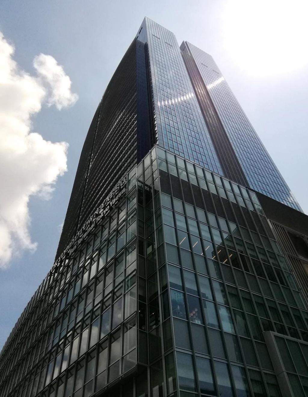  Looking up at high-rise building
　-仰望高层建筑-2
　　～东京中城八重洲～