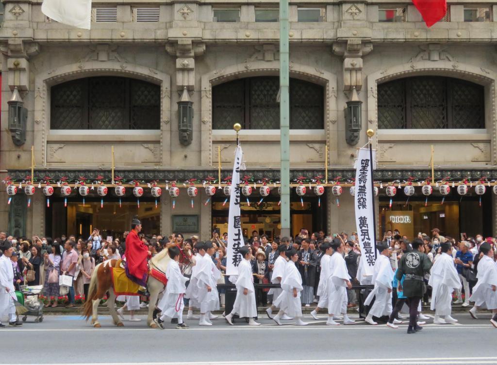 前往重要文化遗产高岛屋前的梯团2024年山王祭神幸祭天下祭的一大活动