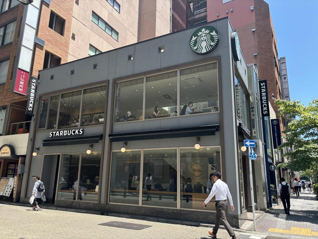 星巴克咖啡热闹与1号店所在的街道,中央区中编