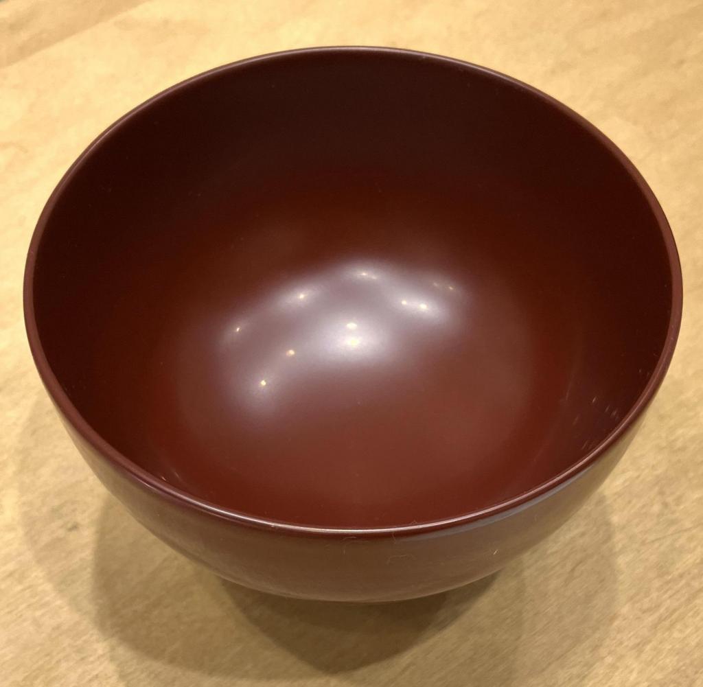 足量汤碗
每14,300日元的漆器
　堀内亚理子的器皿展
　　～日本桥木屋总店izutuki～