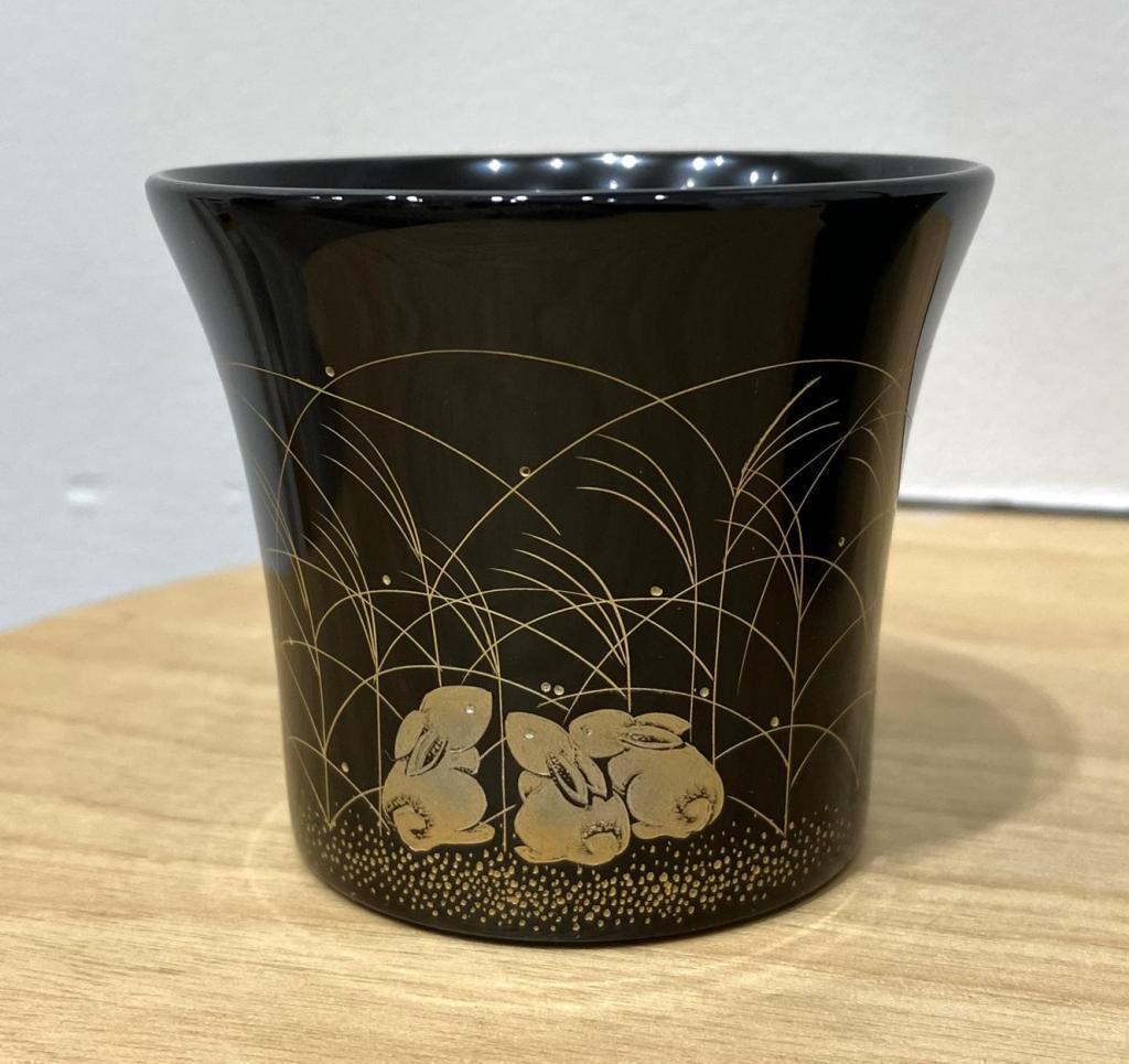 中岛忠平漆器店
咕嘟咕嘟-赏月兔子
42.900日元为了轮岛的未来,轮岛工匠们的作品展示
　　～日本桥木屋总店izutuki～