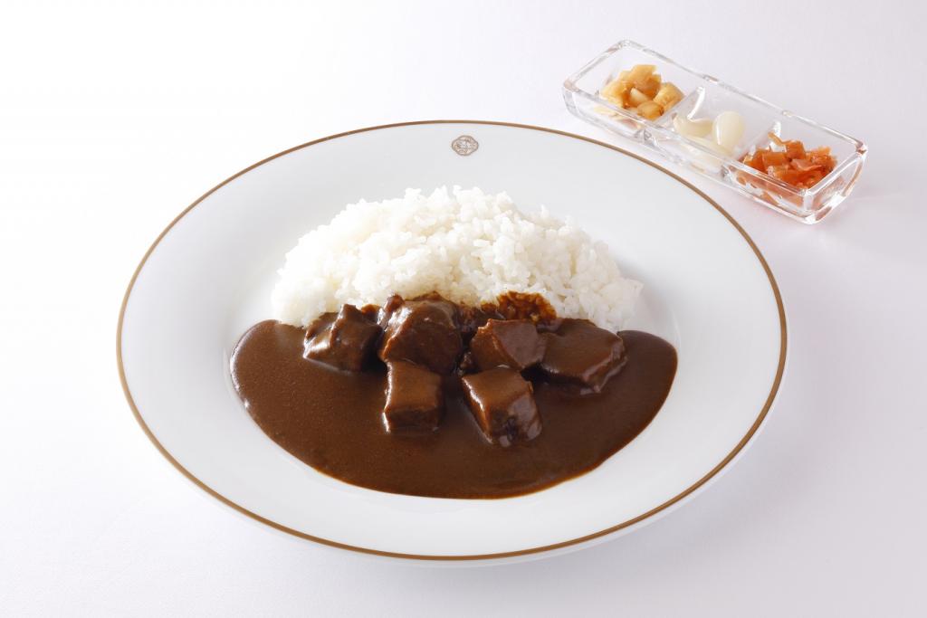 全店通用的“神户牛牛肉咖喱饭”
　3,024日元(含税)1天限定10餐2019夏季GINZA咖喱展销会～资生堂PARTY～