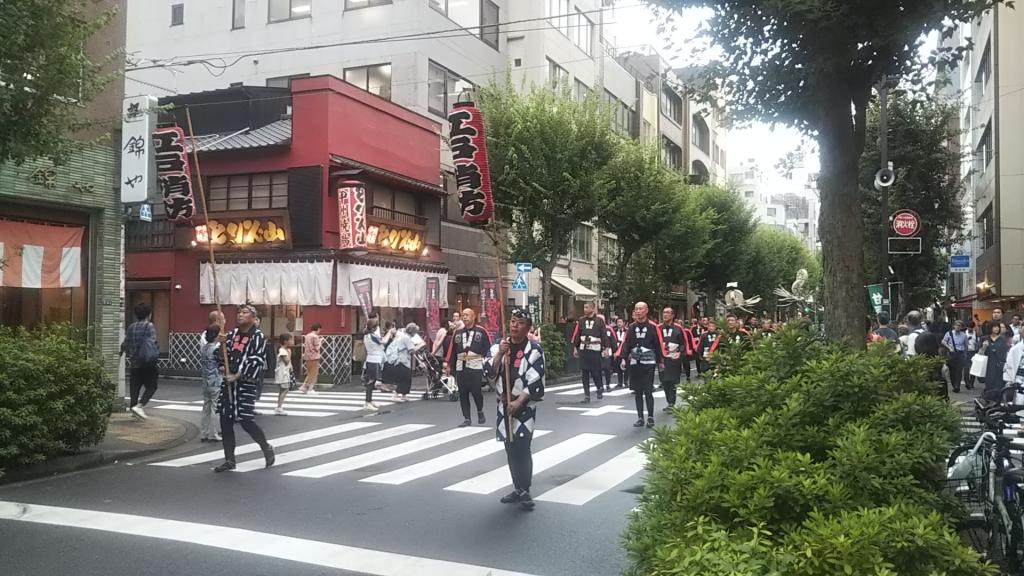  雨后的浜町公园大江户祭盆舞大会